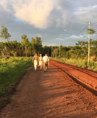 nachhaltiges-reisen-trails-trailsreisen-projekt-grünes-klima-nachhaltigkeit-klimaneutral-paraguay-bauemepflanzen7